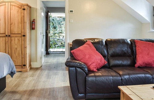 Hipperholme Cottage | 1 bedroom accommodation in Hipperholme, Halifax