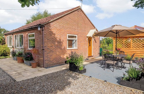 Postwick with Witton Cottage | 1 bedroom accommodation in Witton, near Brundall