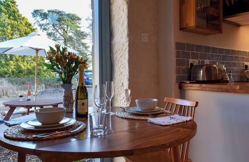 Cupar Cottage | 1 bedroom accommodation in Near Ladybank, Cupar
