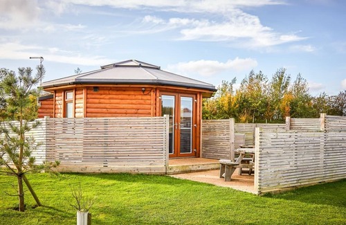 Fitling Ski Chalet | 1 bedroom accommodation in Fitling, Nr Hornsea