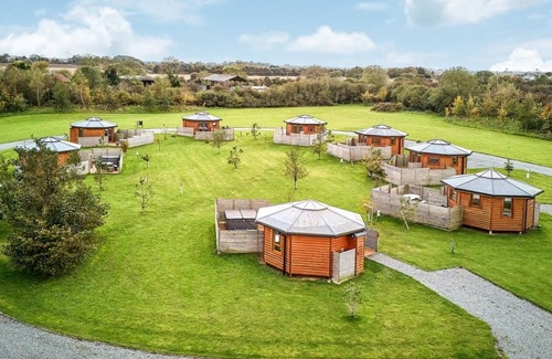 Fitling Ski Chalet | 1 bedroom accommodation in Fitling, Nr Hornsea