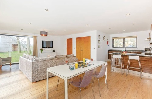 Pocklington Ski Chalet | 1 bedroom accommodation in Pocklington, York