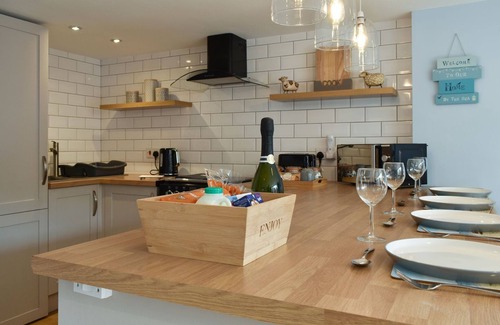 New Forest District Cottage | 1 bedroom accommodation in Barton-on-Sea, near New Milton
