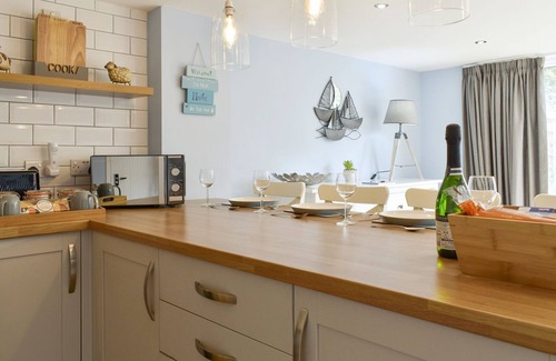 New Forest District Cottage | 1 bedroom accommodation in Barton-on-Sea, near New Milton