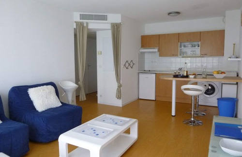 La Rochelle City Centre Apartment | 1-bedroom apartment, south-facing terrace, swimming pool, parking space