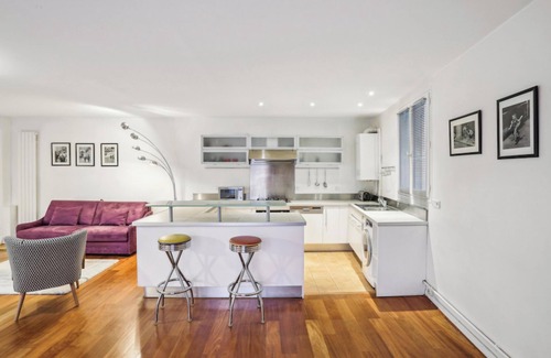 Quartier du Mail Apartment | 1 Bedroom Apartment in the Vibrant Montorgueil