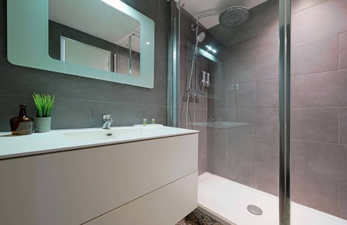 16th Arrondissement Apartment | 1 Bedroom Apartment - Monet Museum & Trocadero