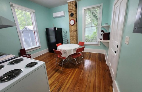 Gainesville Apartment | 1 Bedroom Apt- 5 Blocks from Downtown Gainesville