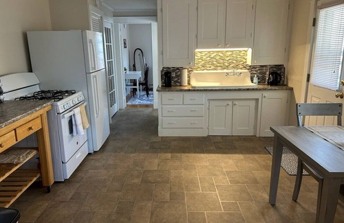 Brunswick Apartment | 1-bedroom Apt in Brunswick, walking distance to Bowdoin College & train station