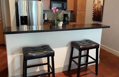 Uptown Condo | 1 Bedroom Condo 208319 by Houzlet