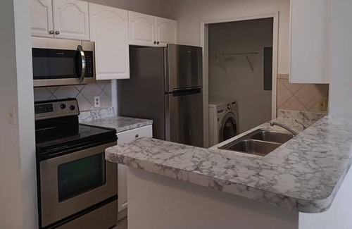 Metro West Condo | 1 Bedroom Condo 419032 by Houzlet