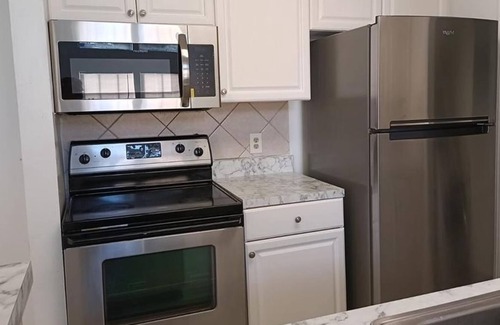 Metro West Condo | 1 Bedroom Condo 419032 by Houzlet