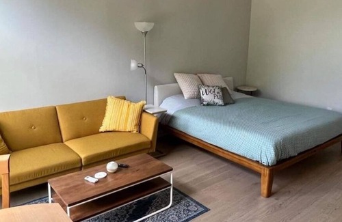 Downtown Condo | 1 Bedroom Condo L-555191 by Houzlet