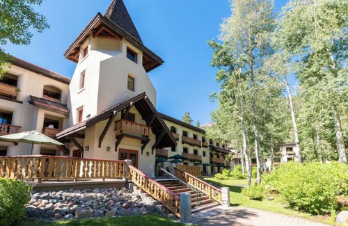 Olympic Valley Condo | 1-bedroom condo in Olympic Village Inn Avail During Brews, Jazz, & Funk sleeps 4
