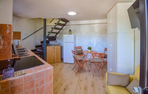 Castel di Tora Apartment | 1 Bedroom Cozy Apartment In Castel Di Tora