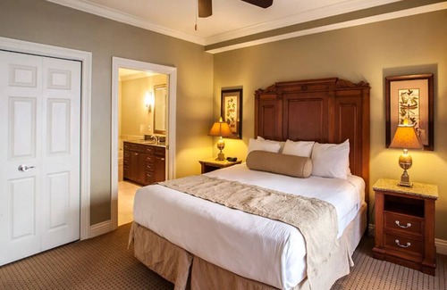 Destin Resort | 1 Bedroom Deluxe Condo at Emerald Grande, on Destin Beach! Sleeps 6!