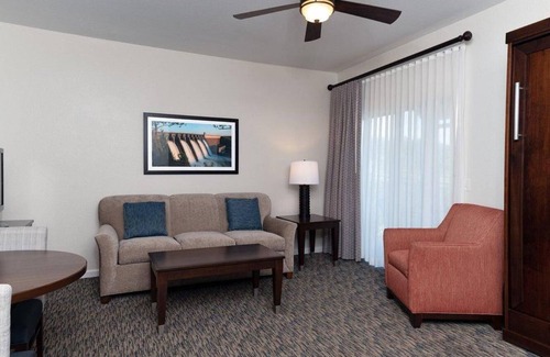 Table Rock Hotel | 1 Bedroom Deluxe, Mountain Vista Branson, MO!