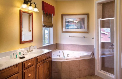 Table Rock Hotel | 1 Bedroom Deluxe, Mountain Vista Branson, MO!