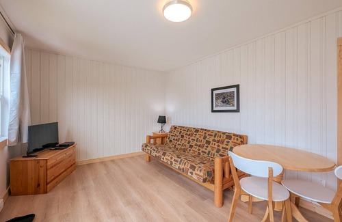 Ucluelet Hotel | 1-Bedroom Full Kitchen | #14