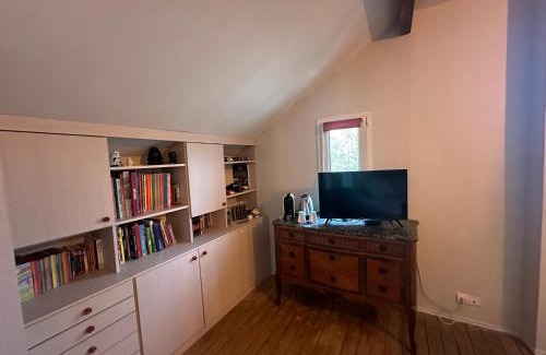 Melun House | 1 Bedroom Homestays In Melun