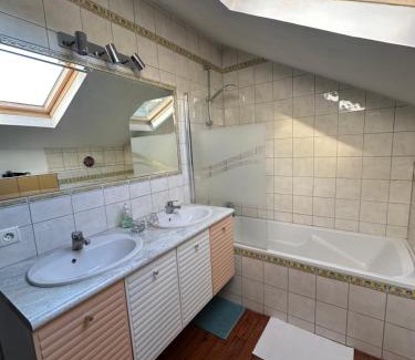 Melun House | 1 Bedroom Homestays In Melun