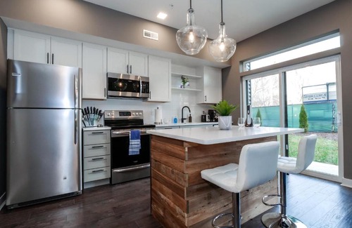 Ohio City Apartment | 1 Bedroom Luxury Condo 10 Minutes from First Energy Stadium D4