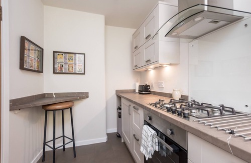 Old Town Apartment | 1 bedroom property with a fantastic view of Edinburgh Castle in the heart of the Old Town