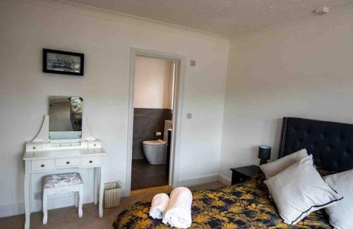 Christchurch Apartment | 1 Bedroom self contained apartment in Christchurch