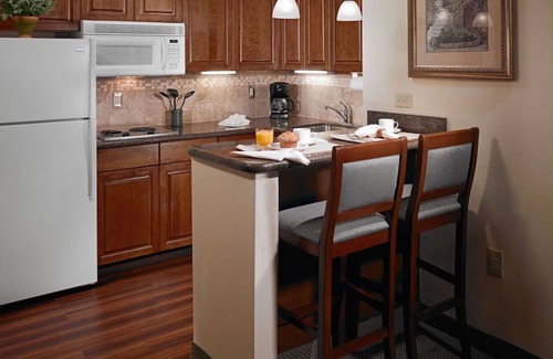 Aquia Harbour Condo | 1 Bedroom | Shared Indoor Pool. Free Breakfast