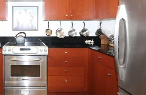 Downtown Oakland Apartment | 1 Bedroom Single family L-563203 by Houzlet