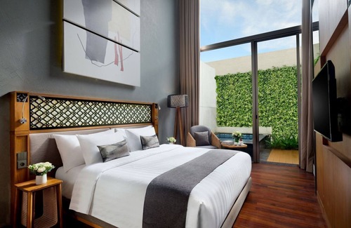 Petitenget Resort | 1 Bedroom Suite Favourite Plunge pool in seminyak