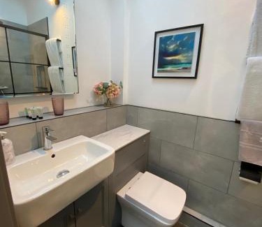 Holt Apartment | 1 bedroom suite in Holt with parking