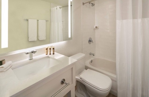 Islamorada Resort | 1 Bedroom Suite w/Kitchenette, Pool View, Free Parking & Pet Friendly