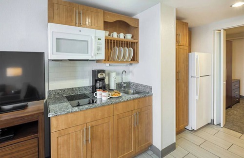 Yachting Village Condo | 1 Bedroom Suite w/Kitchenette, Sleeps 4, in Newport at Inn On The Harbor Resort