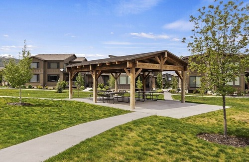 Ogden Condo | 1 Bedroom suite with views of the lake