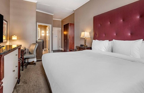 Downtown Nashville Hotel | 1 Bedroom w/King Bed, at Bluegreen Downtown Nashville Resort!