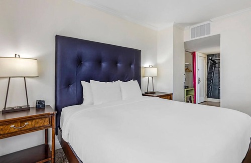Downtown Nashville Hotel | 1 Bedroom w/King Bed, at Bluegreen Downtown Nashville Resort!