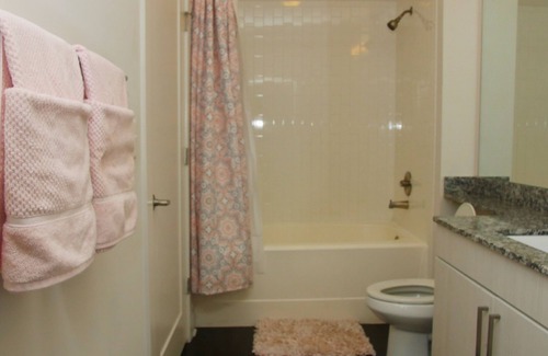 Home Park Apartment | 1 Bedroom with Pool View & Space for 5