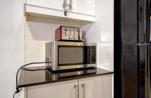 La Petite-Patrie Apartment | #1 - Big Loft - Plaza St-hubert