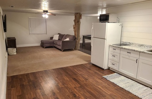 Lava Hot Springs House | 1 block from Main St & hot pools! POOL TABLE! Spacious 6 bedroom home