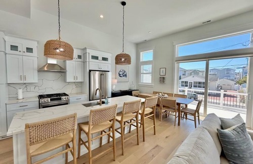 Sea Isle City House | 1 Block to Beach Mid-Island Elevator and a Pool Dreams do come true