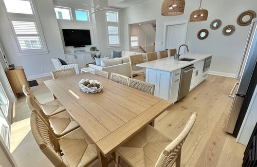 Sea Isle City House | 1 Block to Beach Mid-Island Elevator and a Pool Dreams do come true