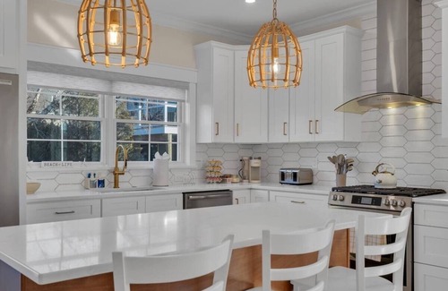 Ortley Beach House | 1 Block to Beach with Linens + Towels & Beach Badges