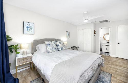 New Port Richey House | 1 block to dwnt 7min beach King bed Free parking