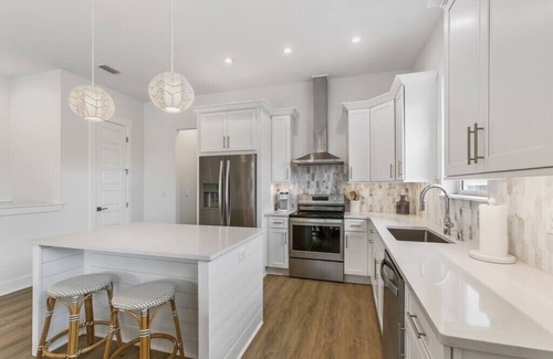Jacksonville Beach House | 1 Block to Jax Beach Modern and Clean Beach Home