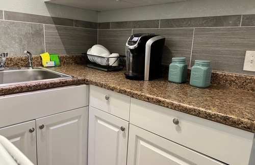 Clearwater Condo | 1 BR Apartment, Minutes to Beach! Free Parking!