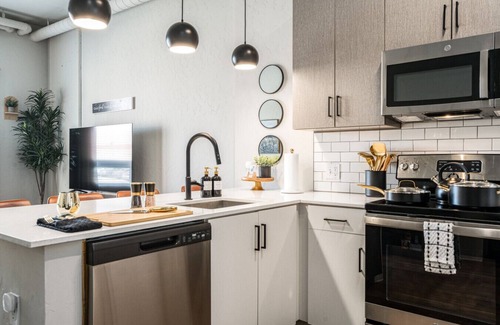 Boise Apartment | 1 BR, Coffee Bar, Pool, Gym