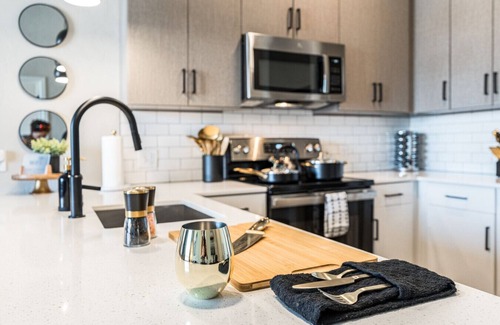 Boise Apartment | 1 BR, Coffee Bar, Pool, Gym