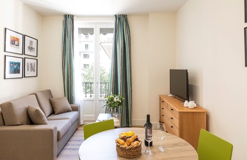 Recoletos Apartment | 1 BR. Cozy and Design Apartment