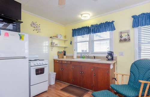 Kure Beach Apartment | 1 BR Efficiency in Private Historic Motel w pool!